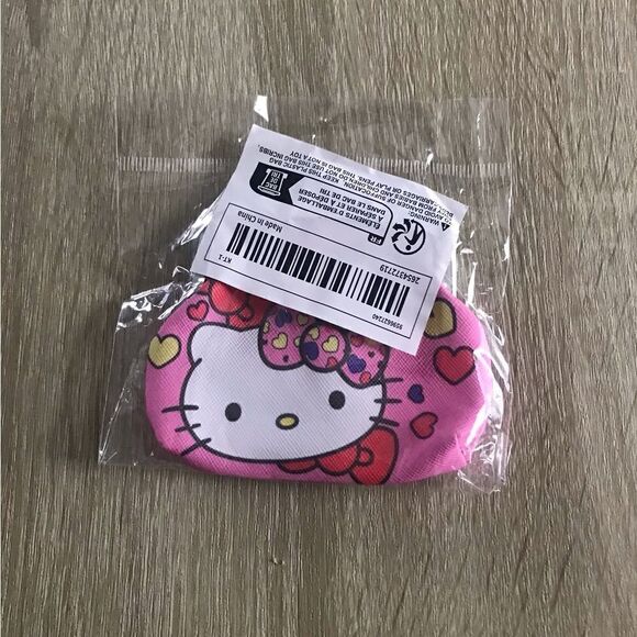 NEW … Charming HELLO KITTY Coin Purse - Picture 4 of 5